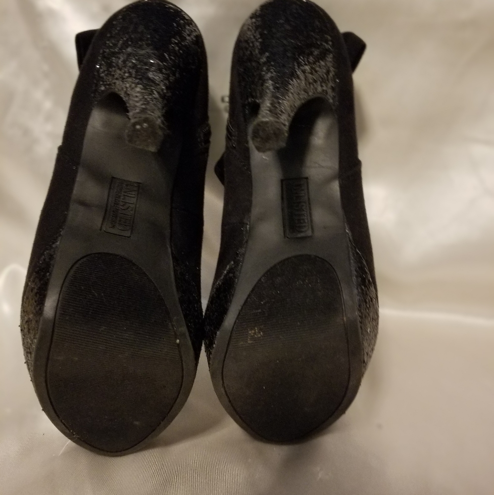 Shoes - Picture 4 of 4